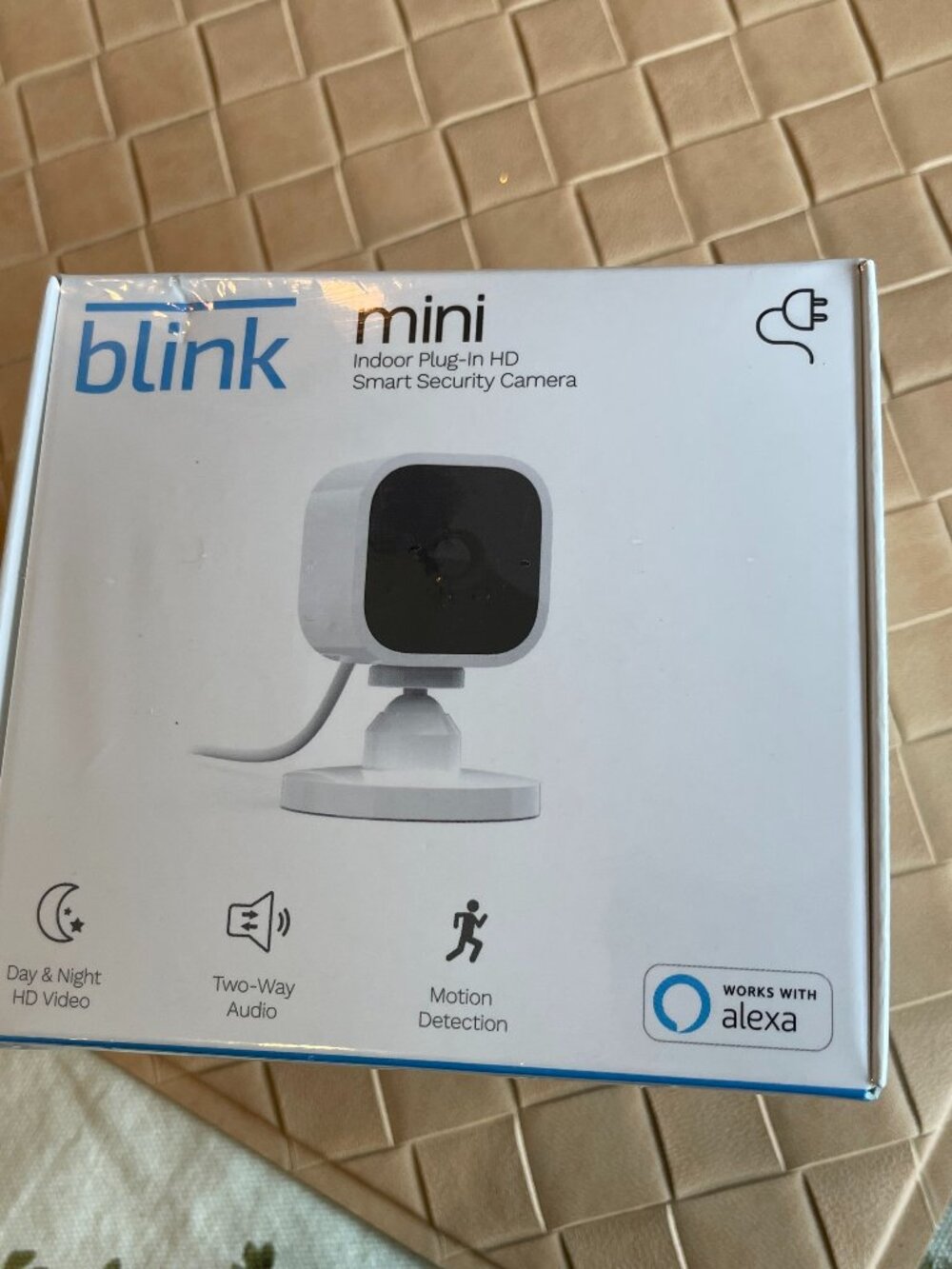 Blink Mini Indoor Plug-In HD Smart Security Camera BCM00300U New